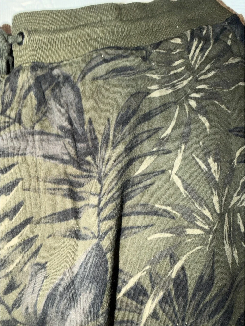 Banana Republic Men's Olive Green Tropical Print Shorts Size